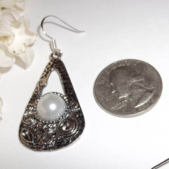 Dark Silver & White Pearl Statement Earrings Dangle Drop Costume Jewelry 1910 - Picture 3 of 8